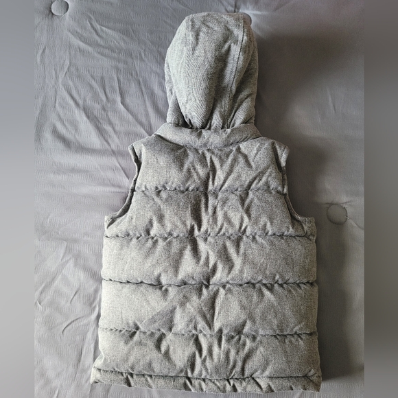 Old Navy Child's Puffer Vest - Gray, Sz 4T - Like New - Picture 2 of 7